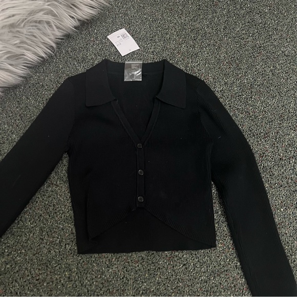 FOREVER 21 Black Ribbed Cropped Cardigan Collared Shirt Sweater Top Casual Sz M - Picture 9 of 10